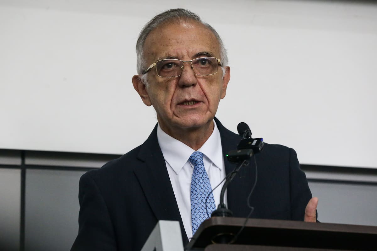 Procuraduría abre indagación a Iván Velásquez por caso Clan del Golfo