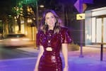 La actriz Jacqueline Bracamontes sorprendió bailando en el Centro Histórico de Cartagena