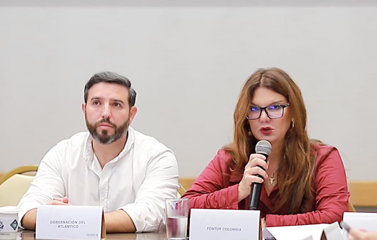 Jaime Alfaro de Castro, subsecretario de Turismo del Atlántico, y María Isabel Campo Cuello, gerente general de Fontur. //Cortesía Gobernación del Atlántico.