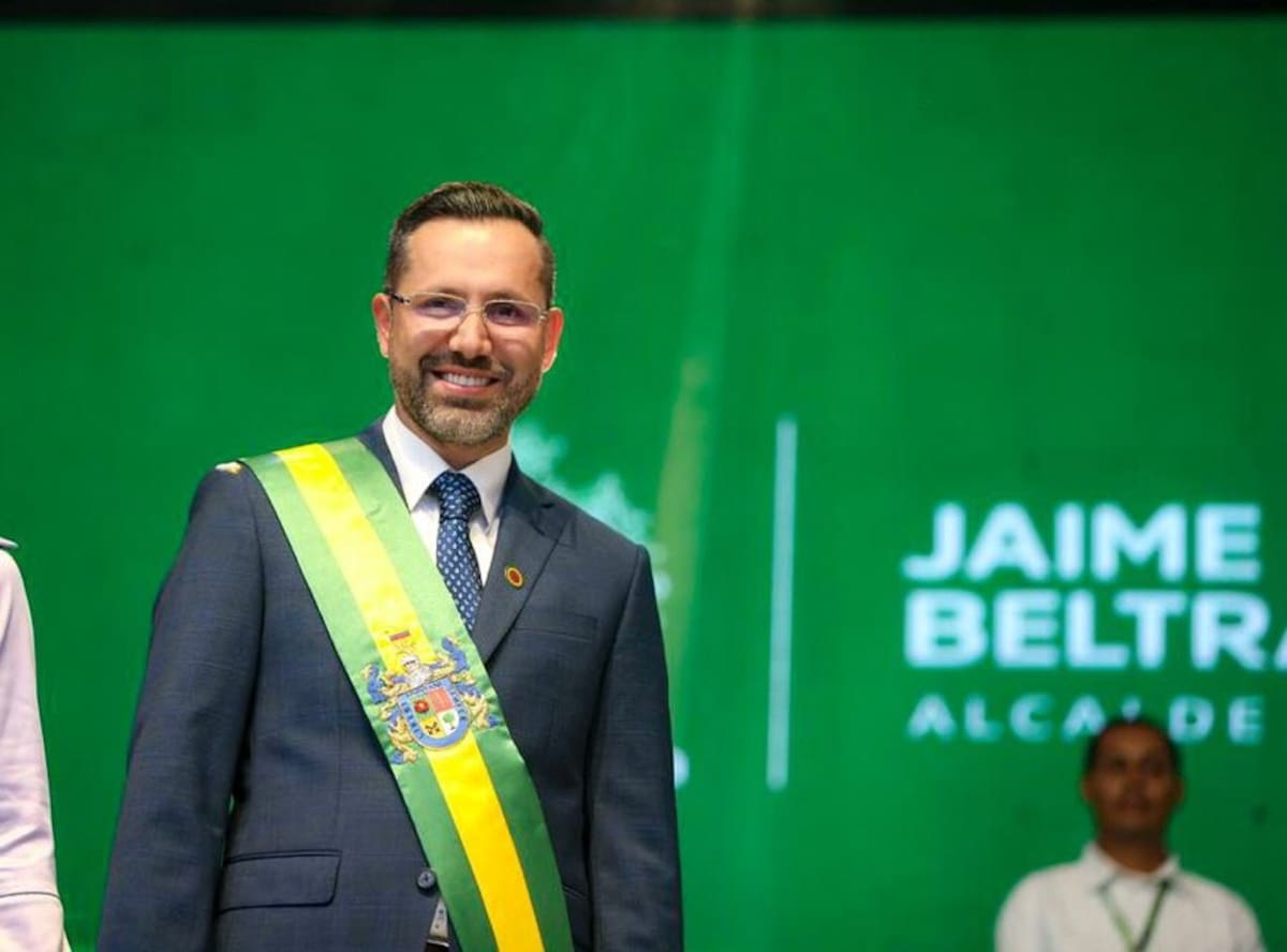 Jaime Andrés Beltrán tomo posesión como alcalde de la capital de Santander. (Twitter - @soyjaimeandres)