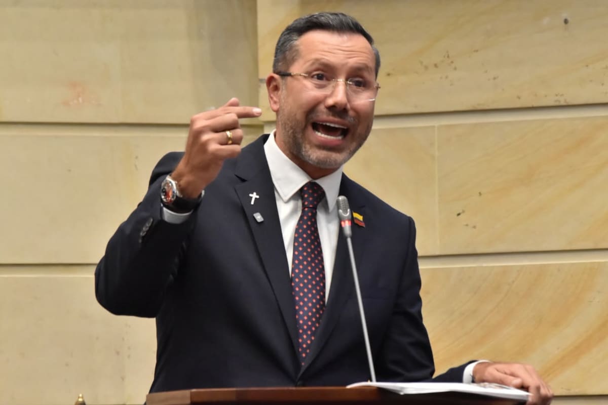 “Prostitutas o borrachos”: La fuerte descarga del ministro de Vivienda en moción de censura