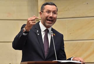 “Prostitutas o borrachos”: La fuerte descarga del ministro de Vivienda en moción de censura