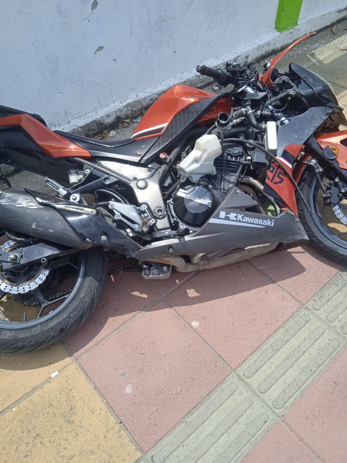 En esta moto se desplazaba la víctima al momento del accidente en la Transversal 54.