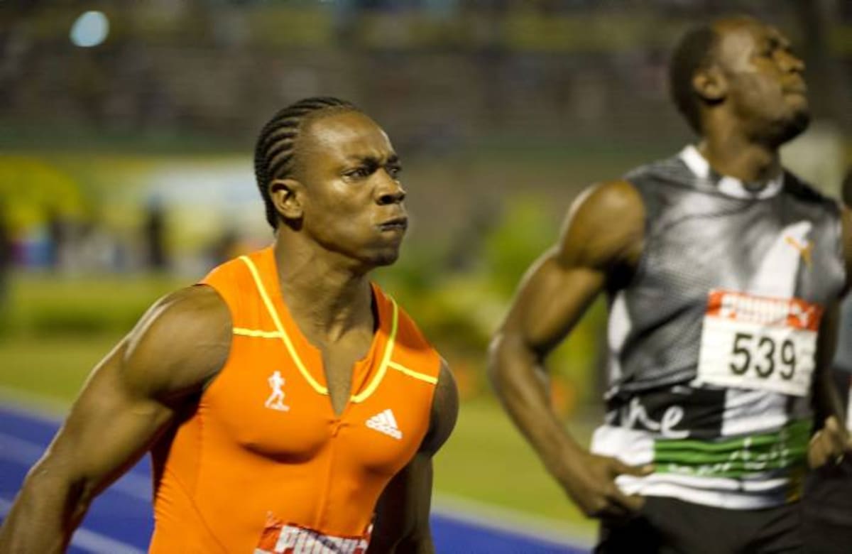 Yohan Blake (naranja) junto a Usain Bolt. AFP MLADEN ANTONOV