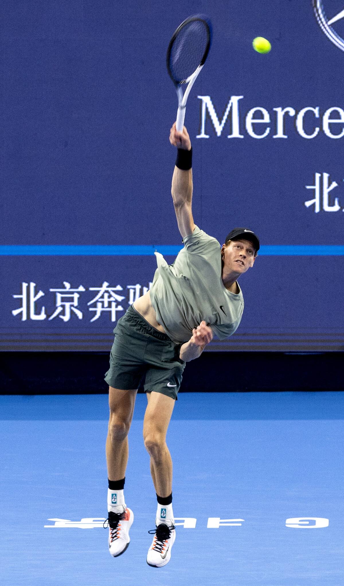 Jannik Sinner avanzó a la gran final del Abierto de China. //EFE