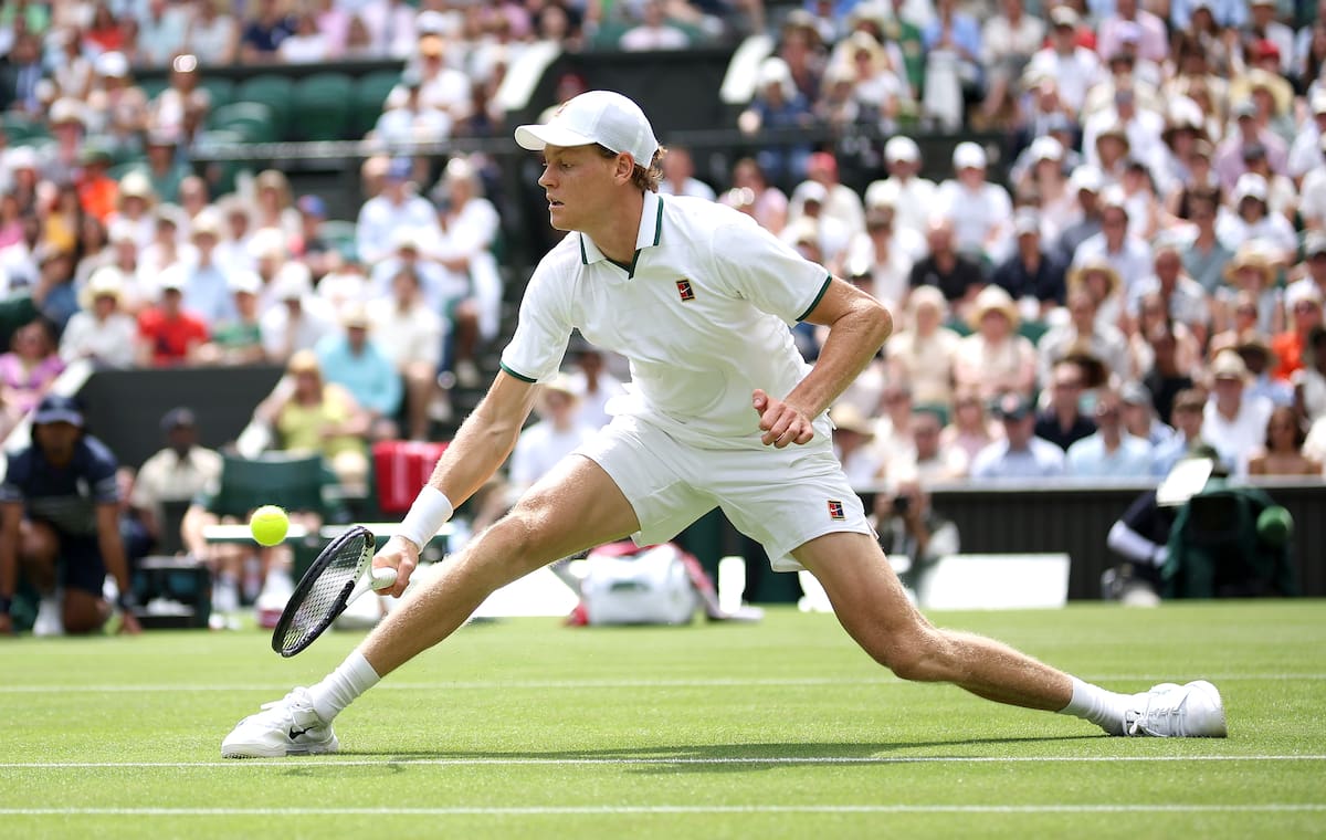 El italiano Jannik Sinner es el gran candidato para revalidar su título en Wimbledon. //Foto, EFE:ADAM VAUGHAN