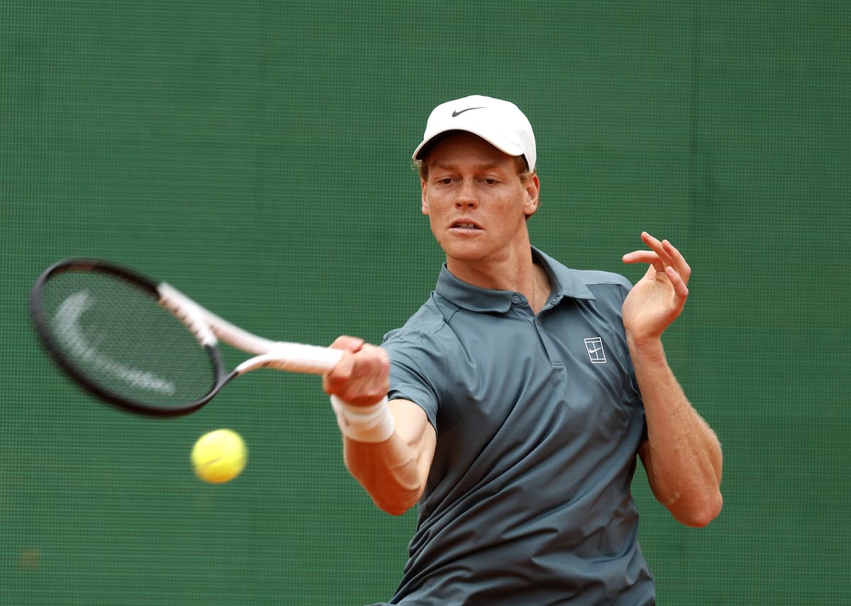 Jannik Sinner derrotó a Carlos Alcaraz en el Masters 1.000 de Montecarlo. //Foto, EFE: SEBASTIEN NOGIER