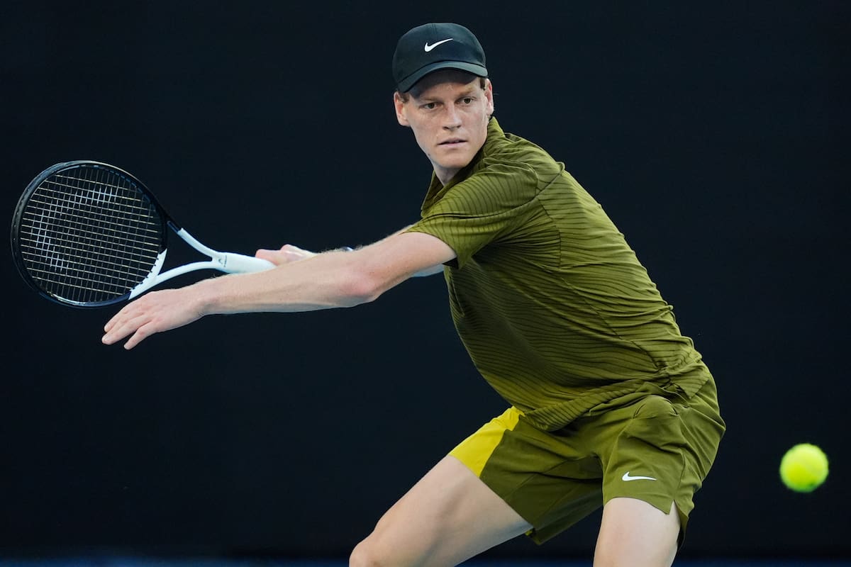 Jannik Sinner inició su defensa al título en el Abierto de Australia