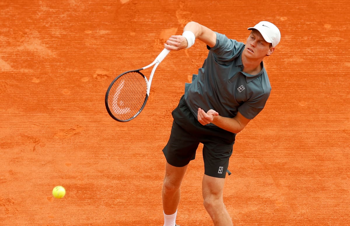 Jannik Sinner derrotó a Felix Auger-Aliassime en los cuartos de final en el Masters 1.000 de Montecarlo. //Foto, EFE: SEBASTIEN NOGIER