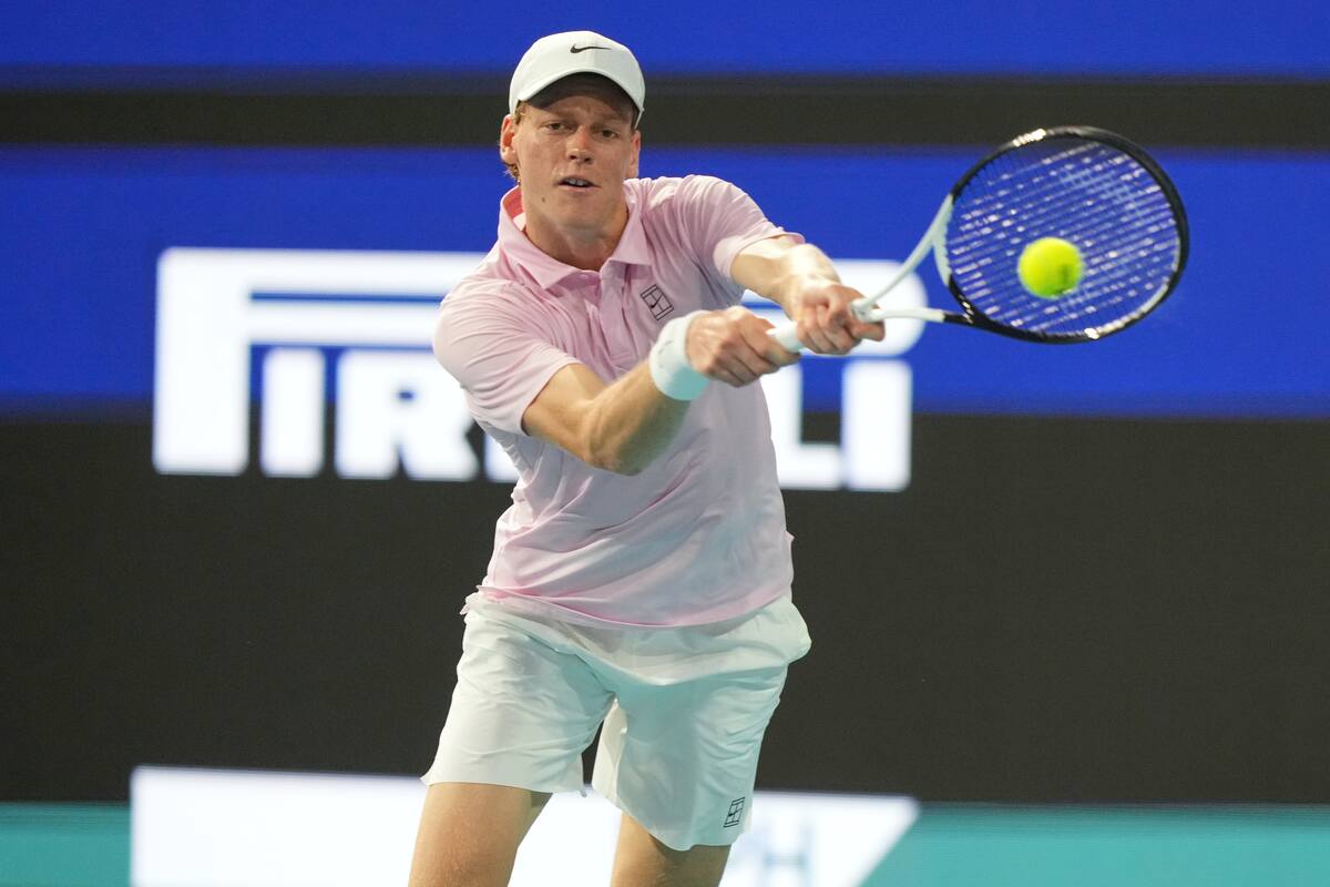 Jannik Sinner derrotó a Alexander Zverev en la semifinal del Abierto de Miami. //Foto, AP: Marta Lavandier