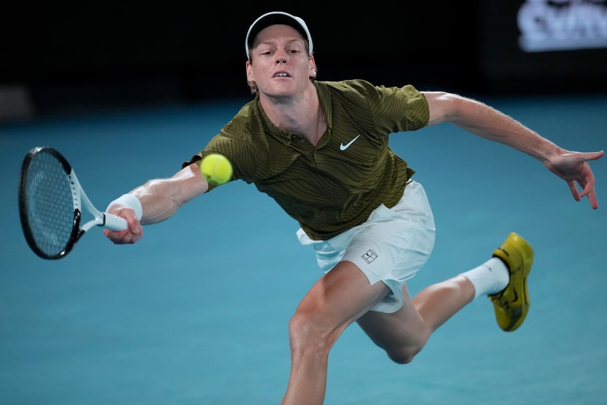 Jannik Sinner aspira a mantener su título en el Abierto de Australia. //Foto, AP: Dita Alangkara