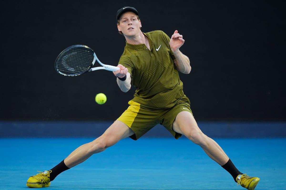 Jannik Sinner avanzó de ronda en el Abierto de Australia. //Foto, AP: Asanka Brendon Ratnayake