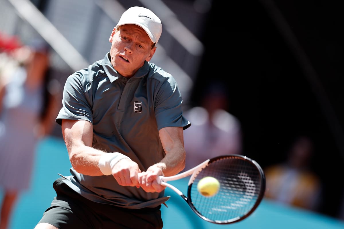 Jannik Sinner derrotó a Elmer Moller durante la ronda de 32 del Mutua Madrid Open. //Foto, EFE: Sergio Pérez