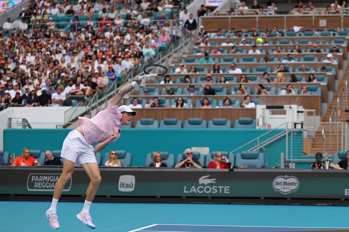 Jannik Sinner derrotó en dos sets a Jiri Lehecka en el Abierto de Miami. //Foto, EFE: CRISTOBAL HERRERA-ULASHKEVICH