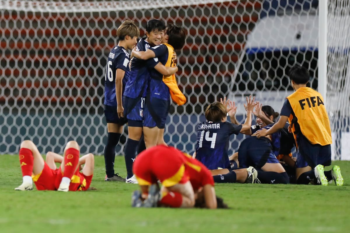 La decepción de las jugadoras españolas contrasta con la alegría de las japonesas que ganaron por 1-0 el partido de cuartos de final del Mundial Femenino sub-20. //EFE