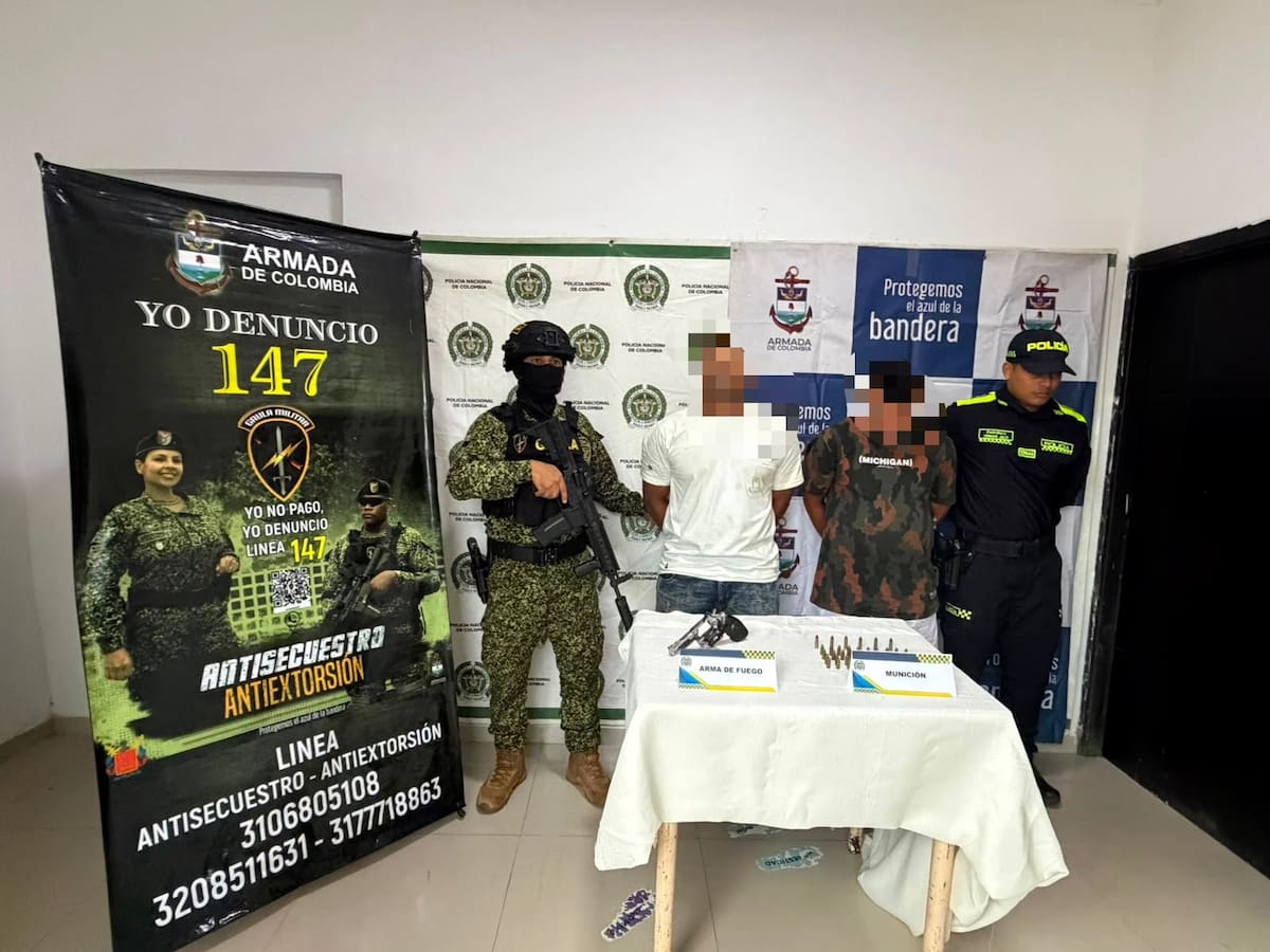 El señalado cabecilla del Clan del Golfo fue capturado durante un allanamiento realizado en zona rural de El Carmen de Bolívar. //FOTO: ARMADA NACIONAL.