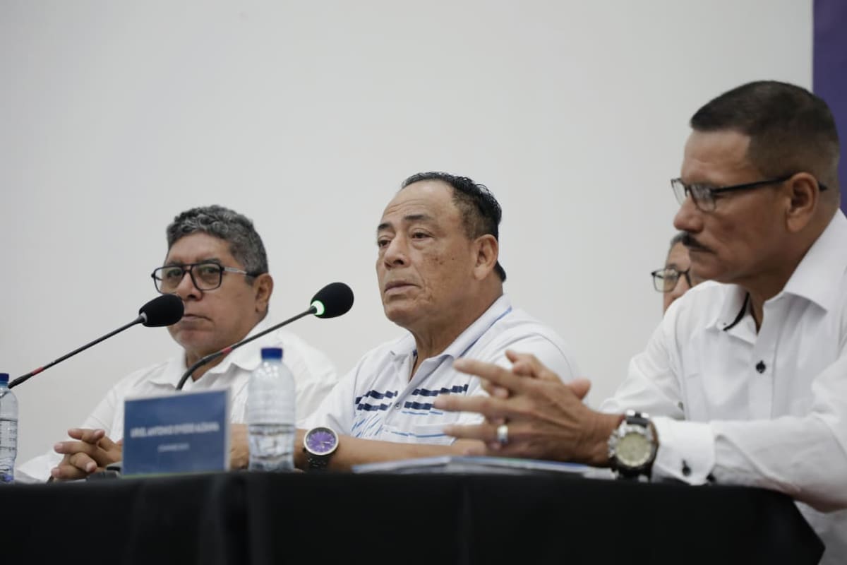 Comparecientes de las Farc - EP Bloque Caribe, estuvieron en la Audiencia Regional de Reconocimiento de Verdad, en Marialabaja. // Foto: Cortesía - JEP.