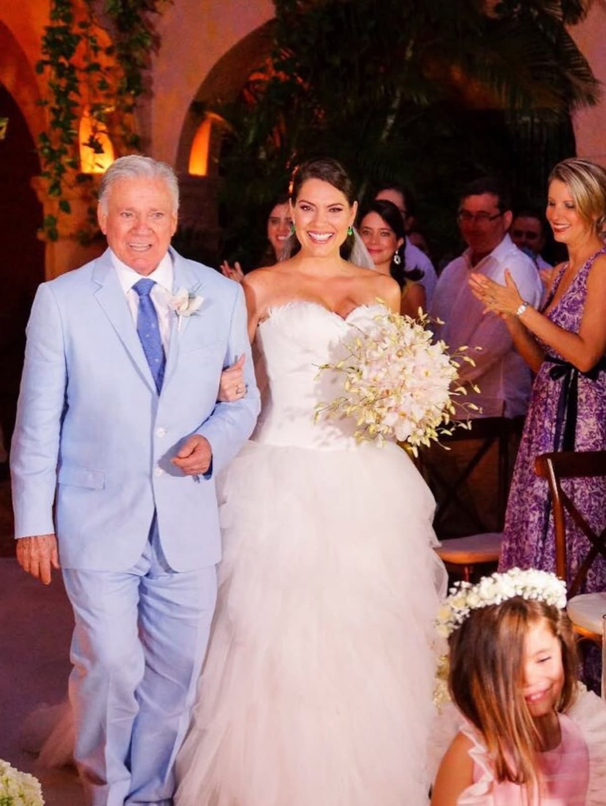 Jessica de la Peña junto a su padre en su matrimonio. //Foto: IG @jessdelapena.