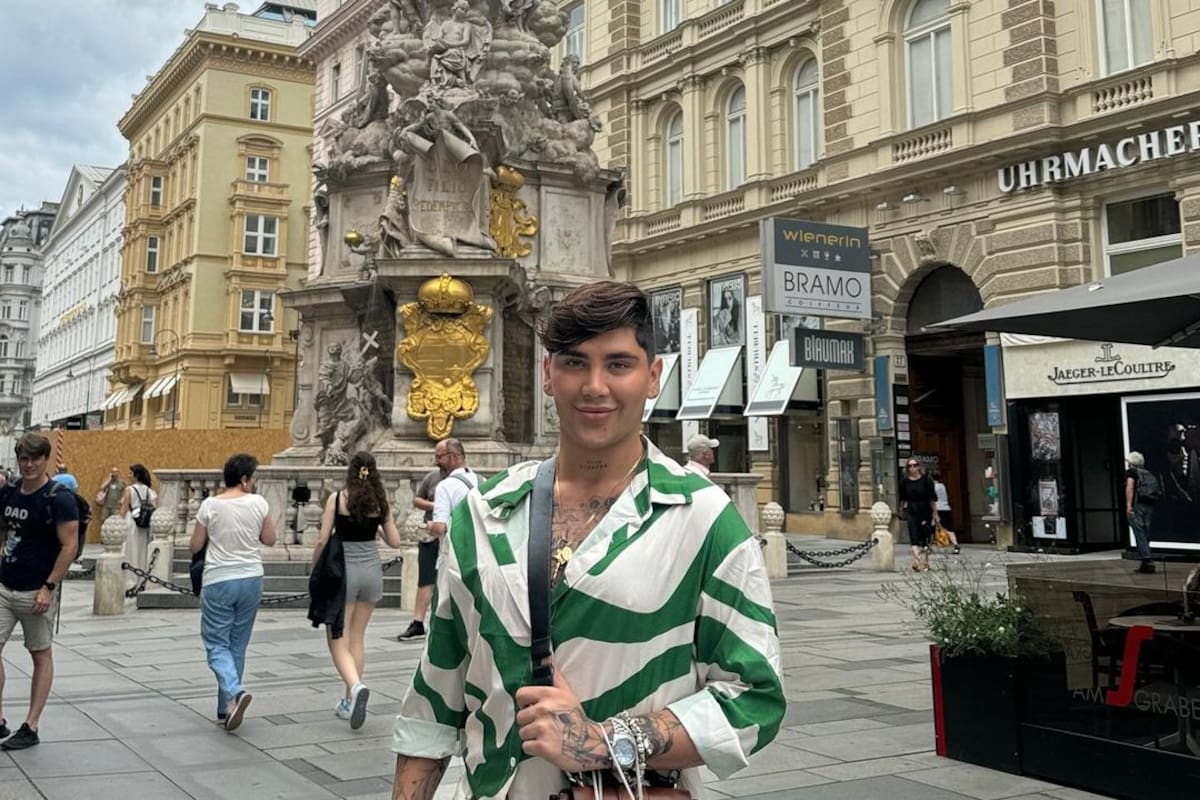 Video: Influencer cartagenero lleva “El tormento tuyo soy yo” a Italia