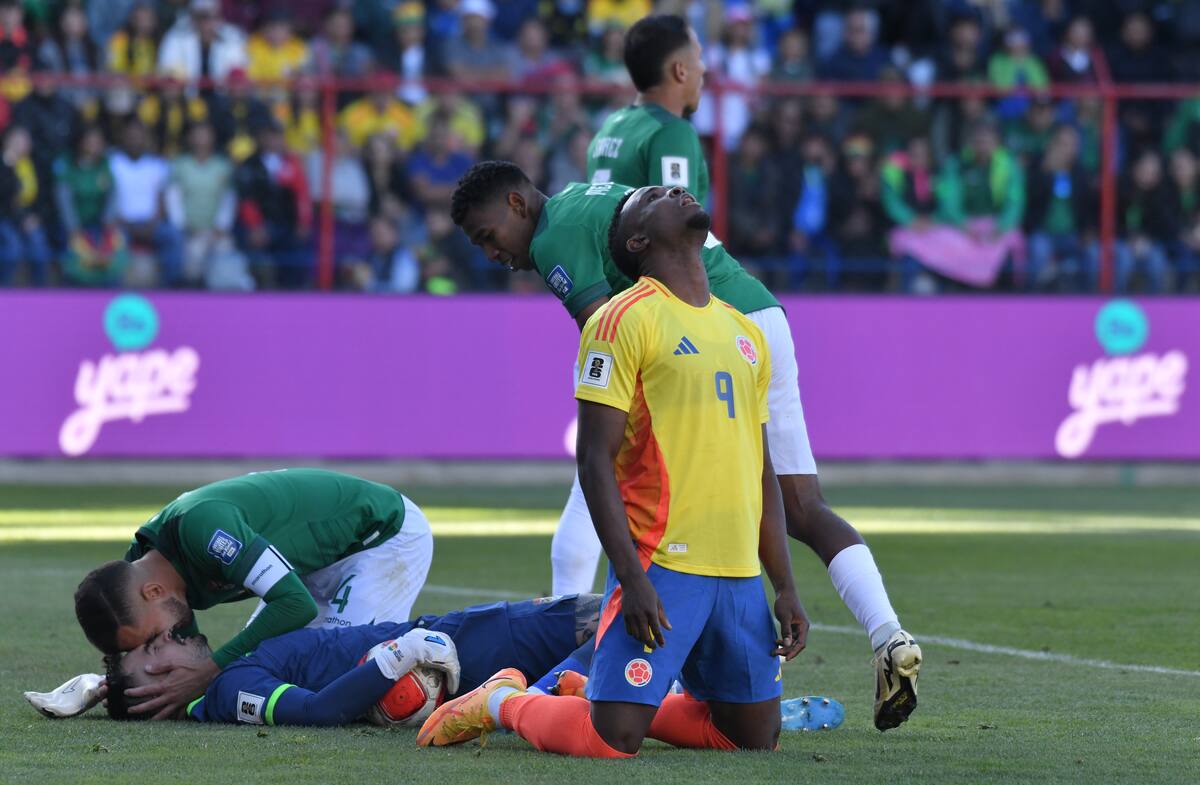 Jhon Córdoba erró varias ocasiones claras en el partido ante Bolivia. //EFE