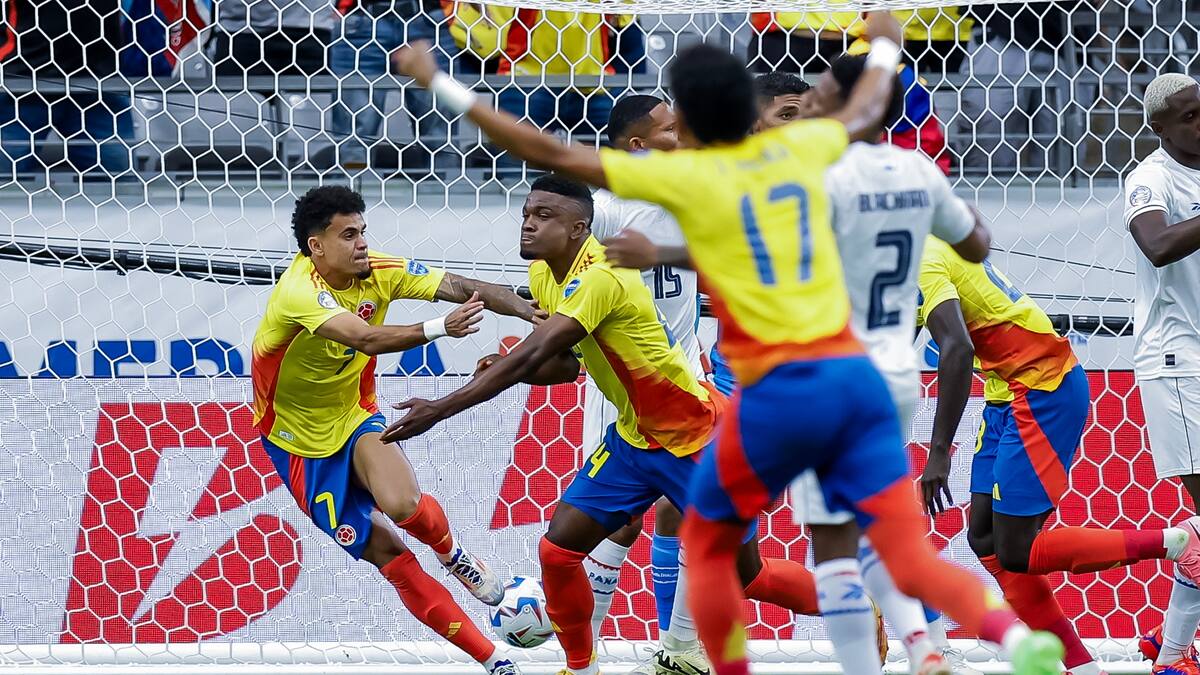 Jhon Córdoba celebra una anotación con la selección Colombia ante Panamá en la Copa América 2024.
