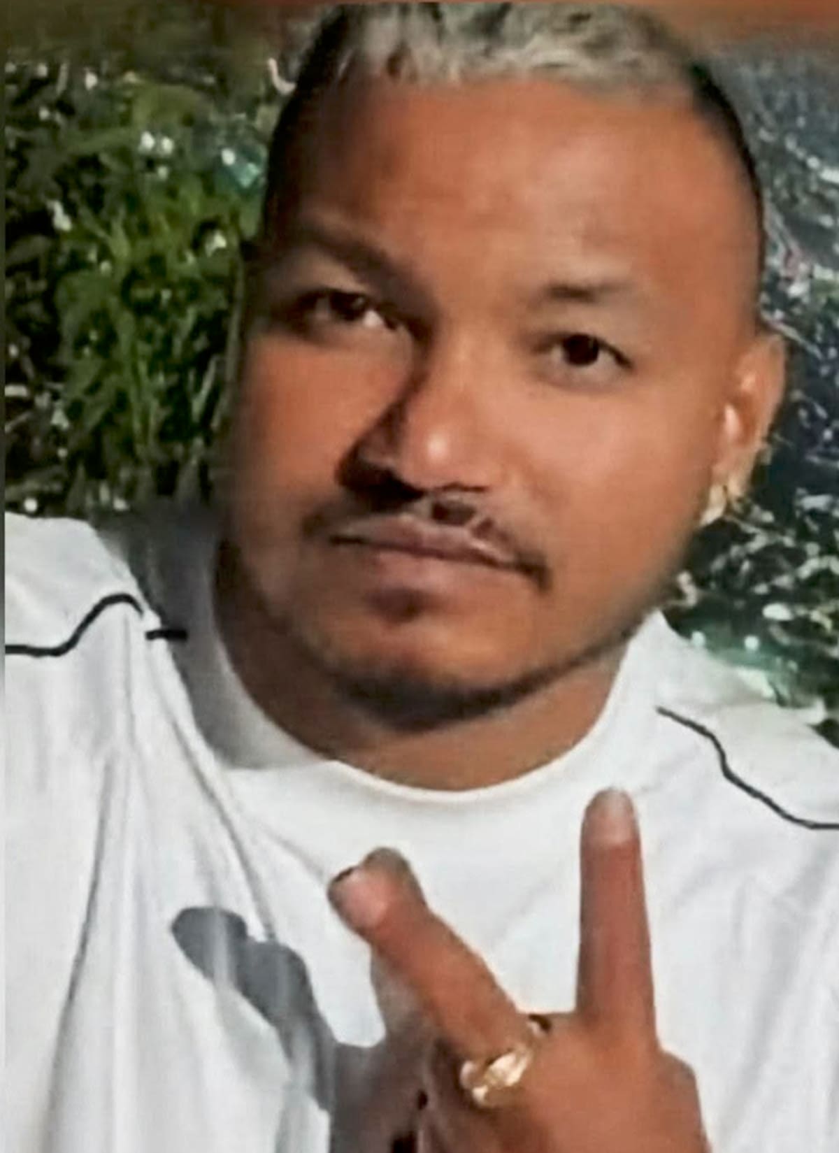 Este es Jhonny Ernesto Pérez Soza, asesinado la noche del domingo cuando paseaba con su familia por el Gran malecón del Río.//Cortesía Red de Cooperantes.