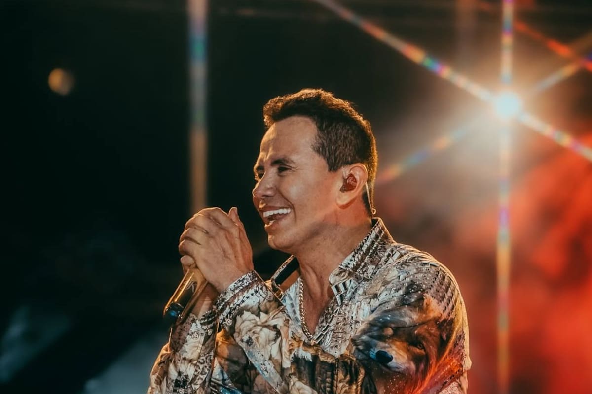 Locutor de radio revela cuánto vale un billete de mil firmado por Jhonny Rivera