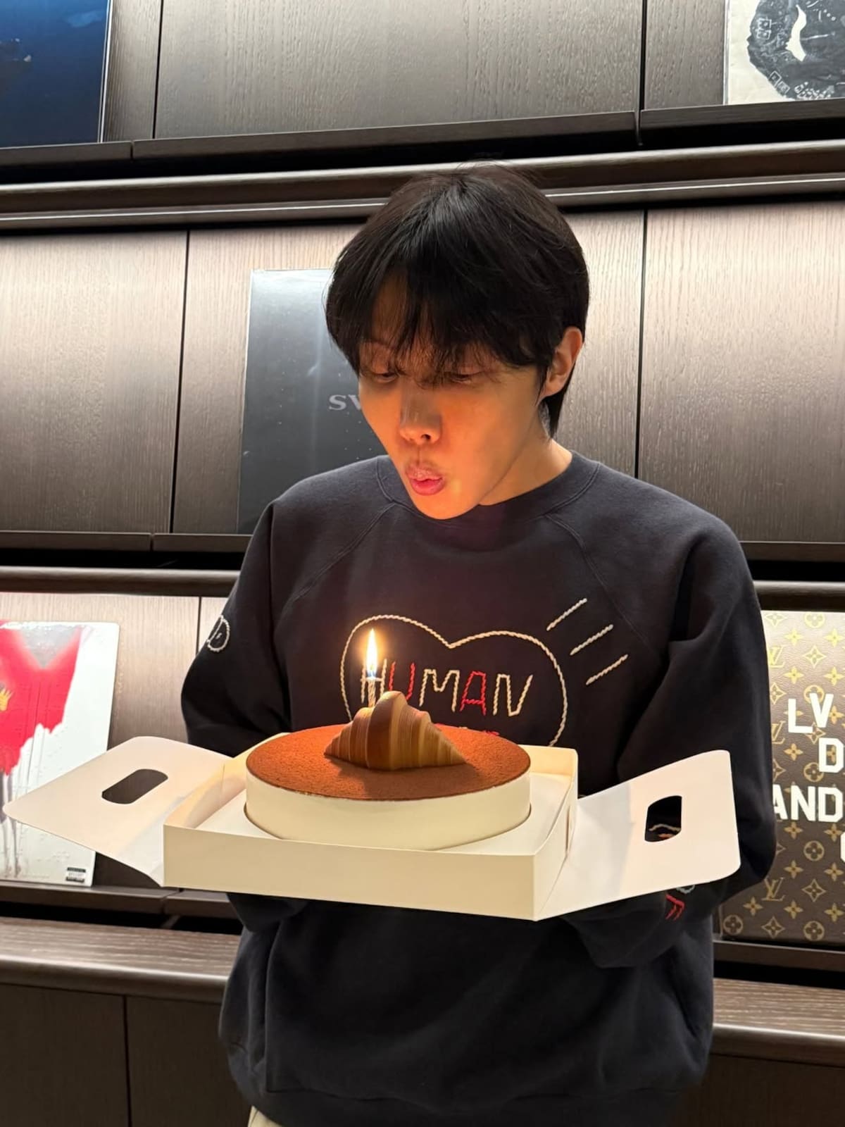 Jhope celebró su cumpleaños. // Redes sociales Ig @Uarmyhope