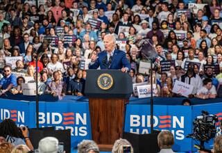 Jill Biden en defensa de Joe Biden por la carrera presidencial: “seguiremos”