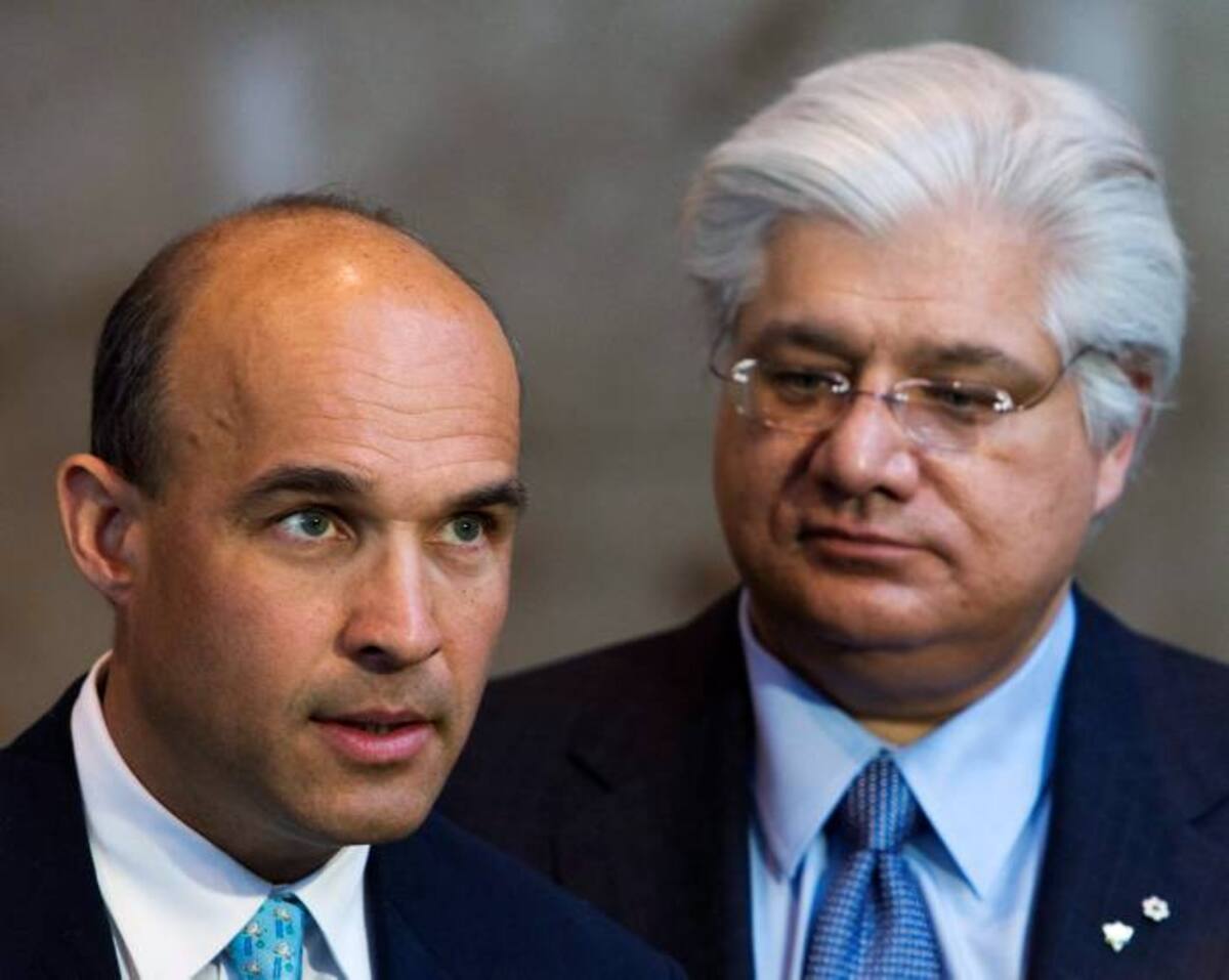 Jim Balsillie (izq.) y Mike Lazaridis (der.), fundadores y co directores ejecutivos de Research in Motion. AP Nathan Denette