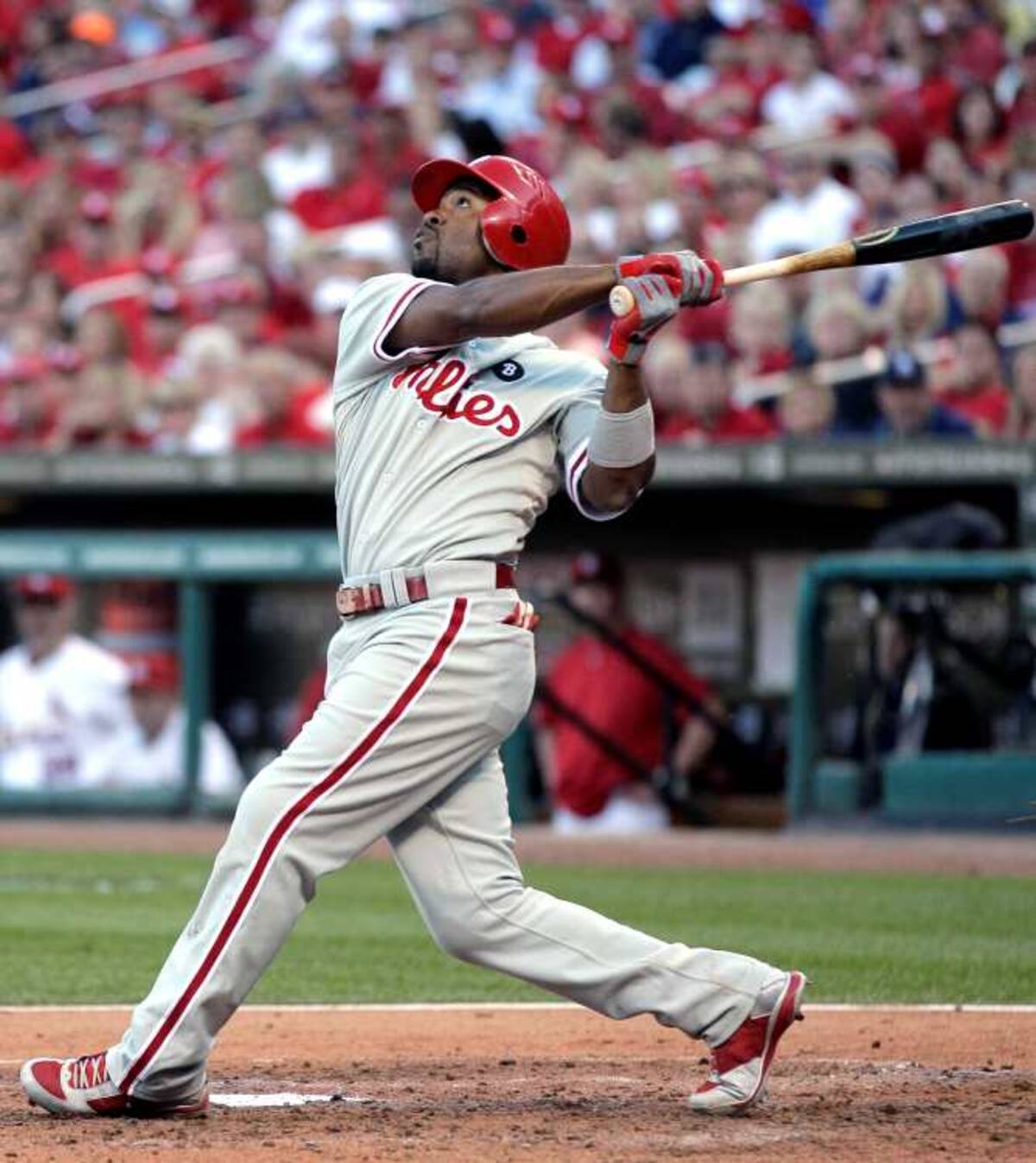 Jimmy Rollins seguirá como campocorto de los Filis. AP