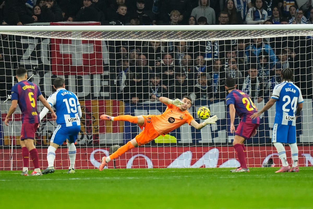 Joan García fue la figura de Barcelona en la victoria por LaLiga. //Foto, EFE: Siu Wu