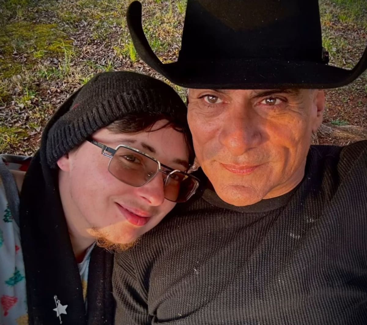 Jonathan Joss y su pareja. //Foto: IG @originalredcorn.