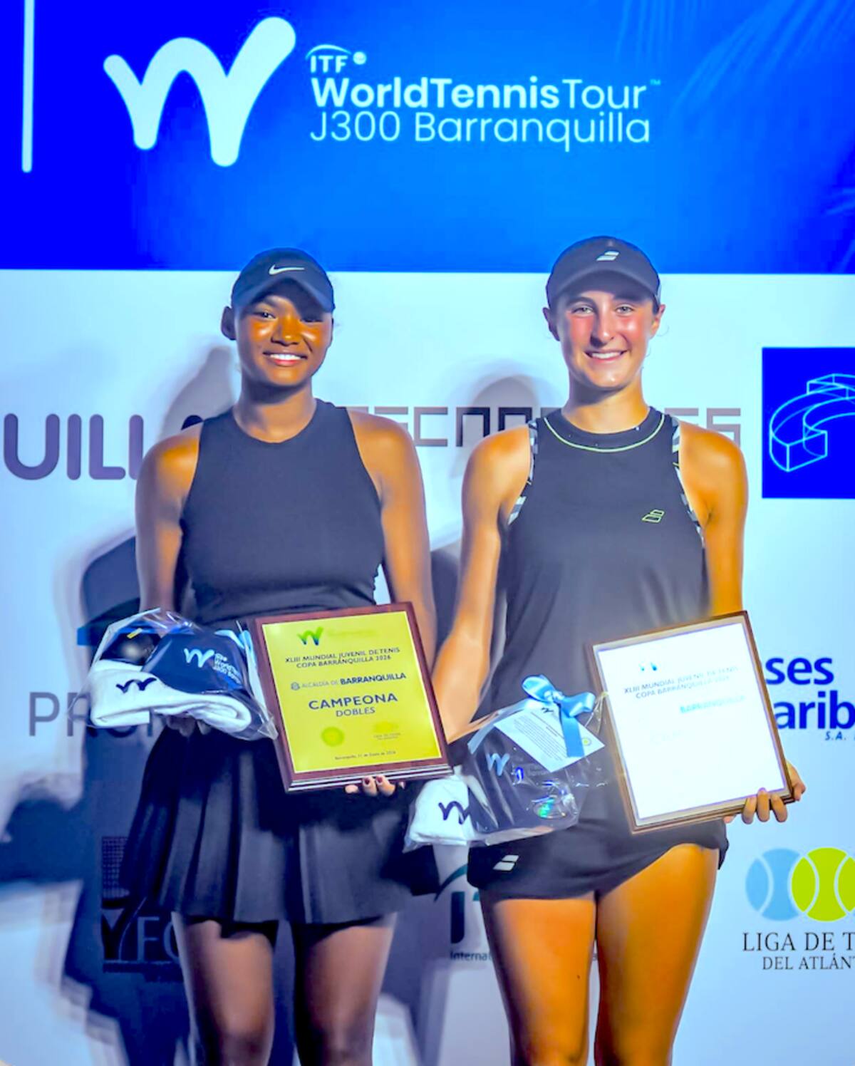Jordyn Hazelitt y Welles Newman se coronaron campeonas en dobles femenino del Mundial Juvenil de Tenis J300 Copa Barranquilla 2026 .//Cortesía Mundial Juvenil de Tenis.