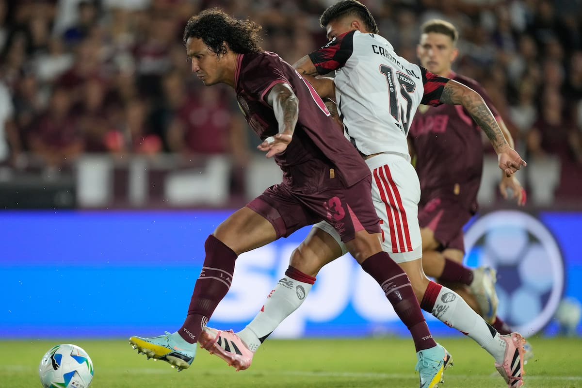 Jorge Carrascal generó ocasiones de peligro para Flamengo en la derrota ante Lanús por Recopa Sudamericana. //Foto, AP: Gustavo Garello