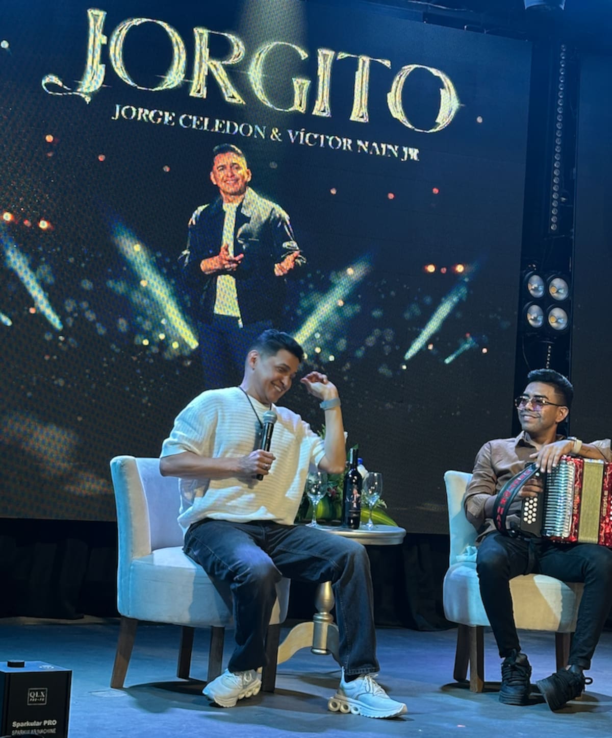 Jorge Celedón y Víctor Naín Jr. este jueves en Barranquilla presentaron ante los medios el álbum musical 'Jorgito'.//El Universal.