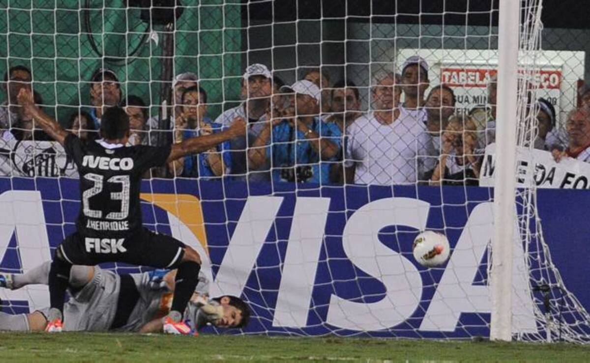 Emerson Sheik marcó el único tanto del partido a los 27 minutos tras una asistencia del volante Paulinho. AFP VANDERLEI ALMEIDA