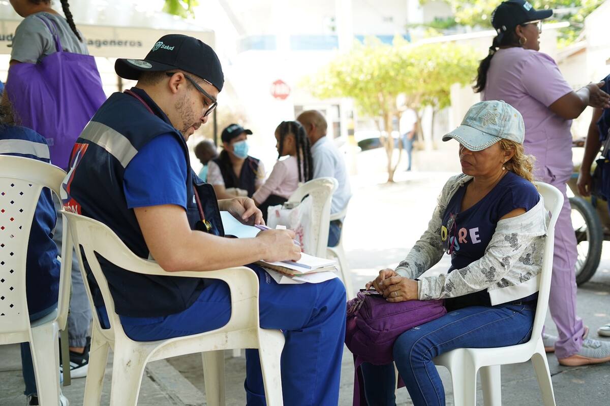 En la jornada de salud en Canapote, Nelson Mandela y El Pozón, se llevó a cabo atención de medicina general, odontología general, optometría, vacunación, psicología y nutrición; así como servicios especializados de consulta externa en pediatría, alergología, ortopedia, ginecología, medicina interna y neurología. // Foto: Cortesía - Alcaldía de Cartagena.