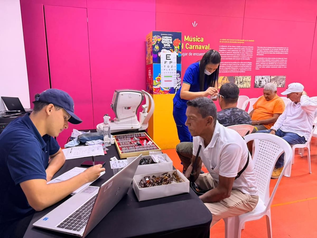La jornada de salud visual realizada por Carnaval de Barranquilla y la Clínica Oftalmológica Internacional dirigida a los hacedores, se realizaron la Casa del Carnaval.//Cortesía Carnaval de Barranquilla.