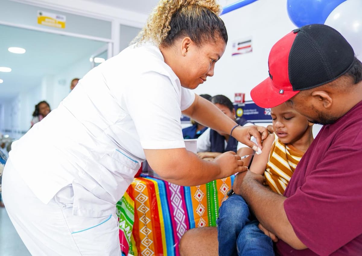 Jornada de salud de la ESE Hospital Local Cartagena de Indias para niños en los barrios El Pozón, Canapote, Arroz Barato y Nelson Mandela. // Cortesía Alcaldía