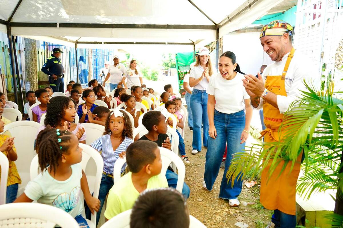 ¡Buena esa! Más de 200 niños de Isla de León recibieron alimentos y kits escolares