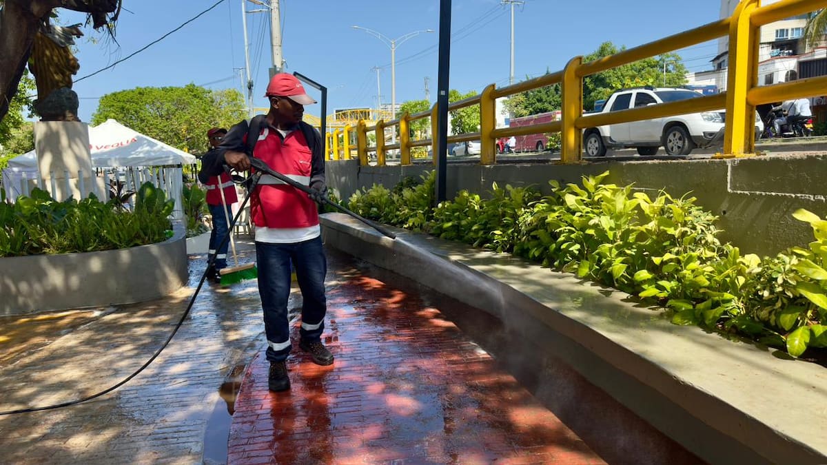El objetivo es que las avenidas, áreas públicas y zonas verdes de Cartagena se mantengan limpias y en óptimas condiciones. // Foto: cortesía - Veolia