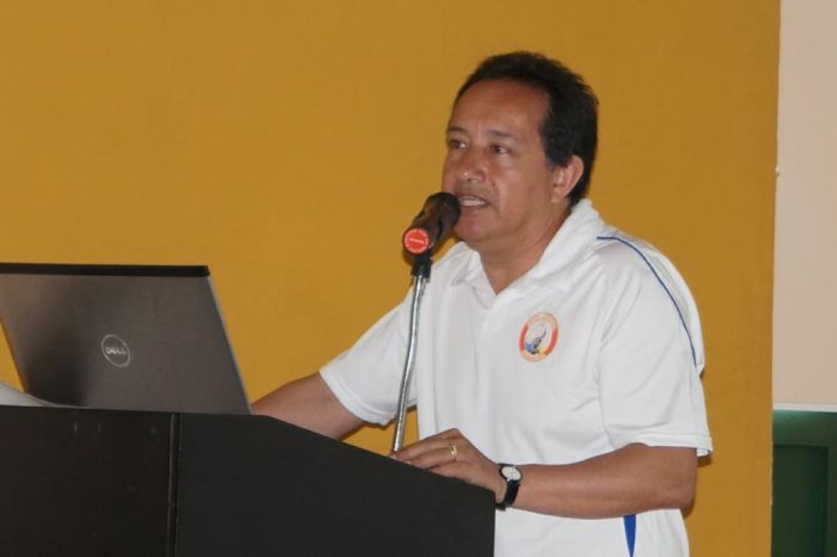 Wilson Olaya, profesional de Análisis del Viceministerio de Turismo explica los beneficios de estar legal y operando en la cuidad y el país. Cortesía
