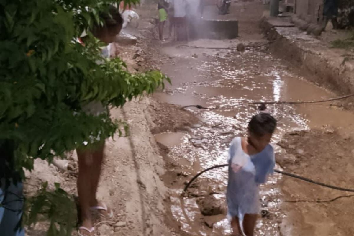 Emergencia en un barrio de Cartagena por tubo de agua que se rompió