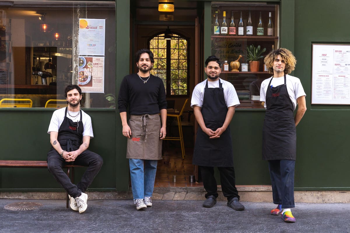 José Orlando junto al equipo de Comité Caribe. //Foto: Cortesía.