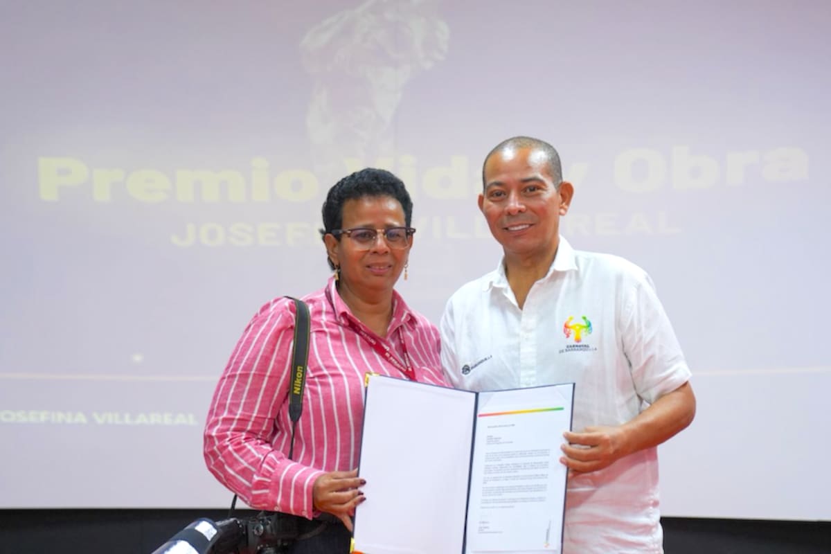 Reportera gráfica Josefina Villarreal recibe reconocimiento de Carnaval de Barranquilla