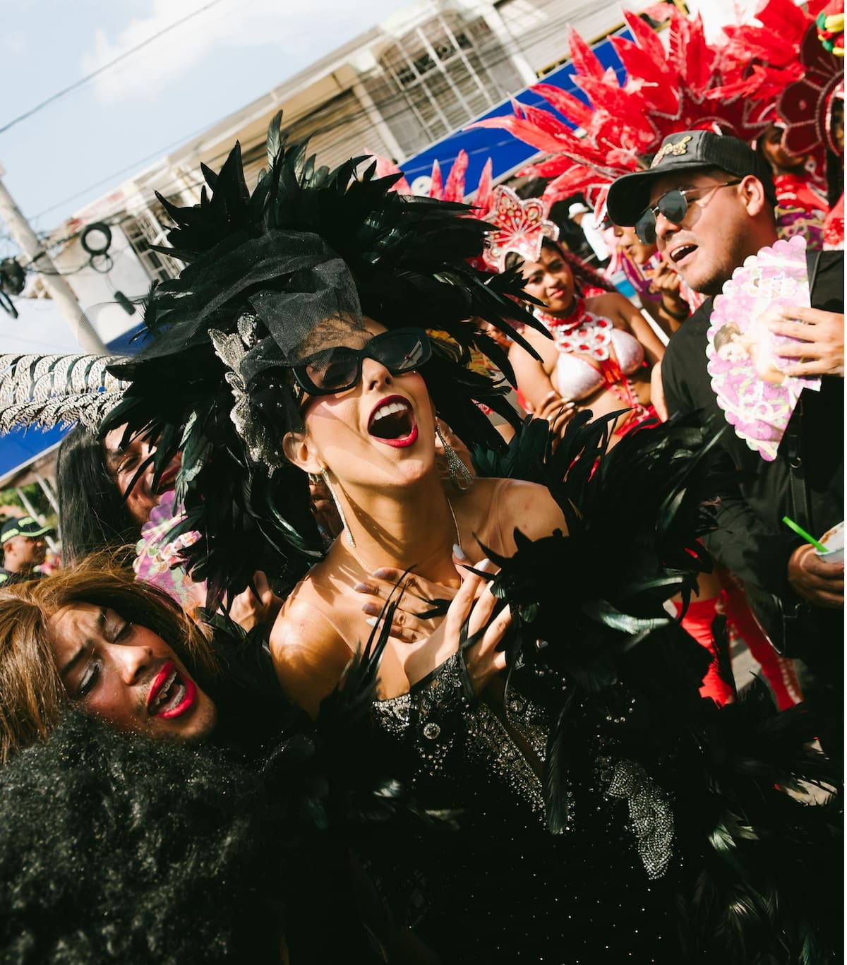 La reina Sharon Hurtado, Reina del Carnaval de La 44, lamenta la partido de Joselito Carnaval ya que con él se acaban cuatro días de jolgorio en Barranquilla.//Cortesía Carnaval de La 44.