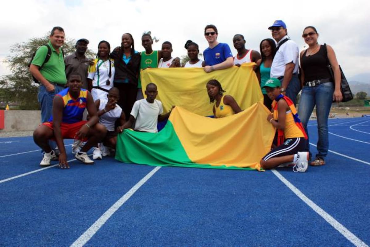 Jóvenes atletas de Buenaventura visitaron Jamaica para intercambiar experiencias con atletas de dicho país, entre ellos, Usain Bolt. COLPRENSA