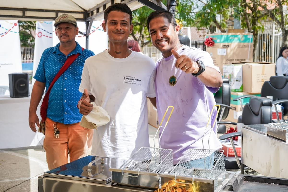 Los insumos son para fortalecer emprendimientos de gastronomía, barbería, mecánica y otros. // Cortesía: Alcaldía de Cartagena.