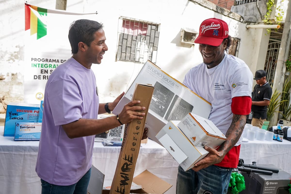 56 jóvenes de Barrios Unidos reciben insumos para sus iniciativas productivas